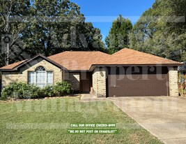 2205 Rainwood Ave in Conway, AR - Building Photo