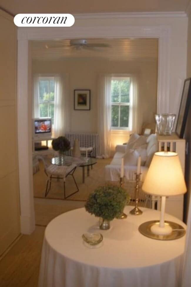 90 Meeting House Ln in Southampton, NY - Building Photo - Building Photo