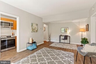1774 N Troy St, Unit 721 in Arlington, VA - Building Photo - Building Photo