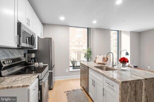 1601 Cherry St in Philadelphia, PA - Building Photo