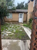 155 E 15th Ave, Unit Middle Unit in Escondido, CA - Building Photo