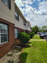 4 Ferguson Dr in Lynchburg, VA - Building Photo