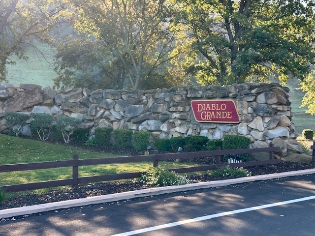 property at 9561 California Oak Cir