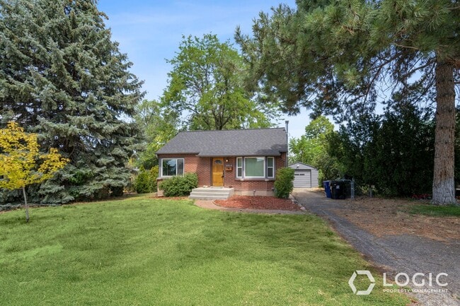 property at 1213 E Lorraine Dr