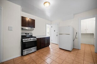 217 Woodlawn Terrace in Waterbury, CT - Building Photo