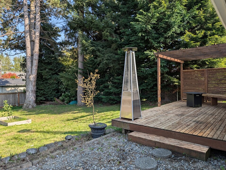 608 Tacoma Ave NE,, Unit 608 Tacoma Ave NE in Renton, WA - Foto de edificio