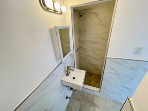 1080 Rhinelander Ave in Bronx, NY - Building Photo - Building Photo