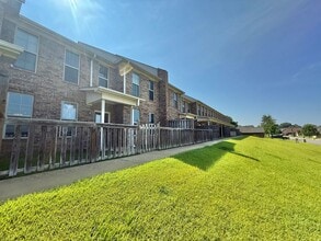 16440 County Road 178 in Tyler, TX - Foto de edificio - Building Photo