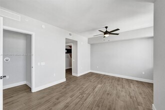 419 SE 2nd St-Unit -PH3 in Fort Lauderdale, FL - Building Photo - Building Photo