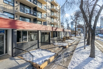 Central Court Apartments in Edmonton, AB - Building Photo - Building Photo