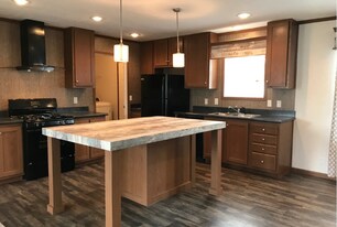 1911 Magnolia St in Columbus, MI - Building Photo