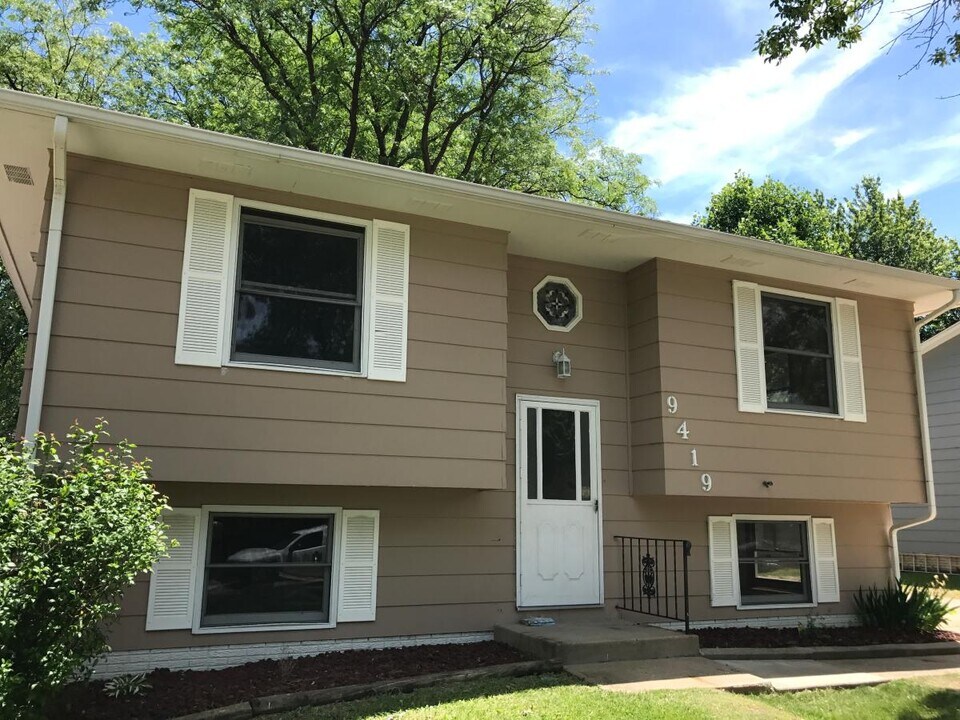 9419 13 1/2 St W in Rock Island, IL - Foto de edificio