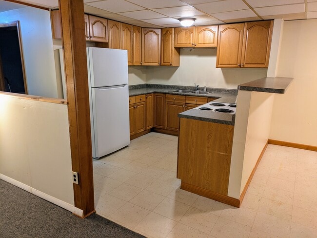 12 Cascade Ct, Unit B in Essex Junction, VT - Foto de edificio - Building Photo
