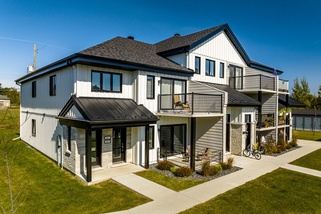 461-475 Du Mont-Saint-Bruno St in Granby, QC - Building Photo