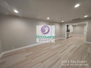 219 E 8th St in Lincoln, CA - Building Photo - Building Photo