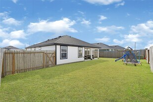 2206 Laurel Bloom Ln in Sealy, TX - Building Photo