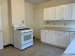 10 Pinkham Rd in Medford, MA - Building Photo - Building Photo