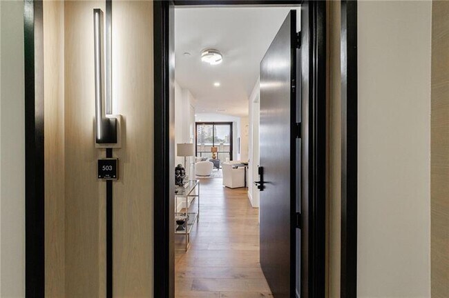 2425 Peachtree Rd NE in Atlanta, GA - Building Photo - Building Photo