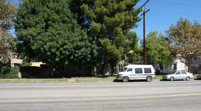 12601 Burbank Blvd in Valley Village, CA - Building Photo - Building Photo