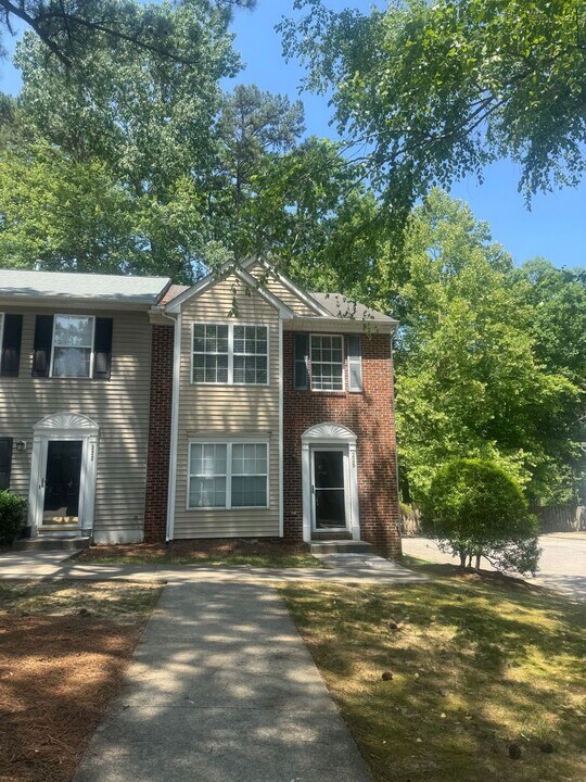 225 Virens Dr in Cary, NC - Building Photo