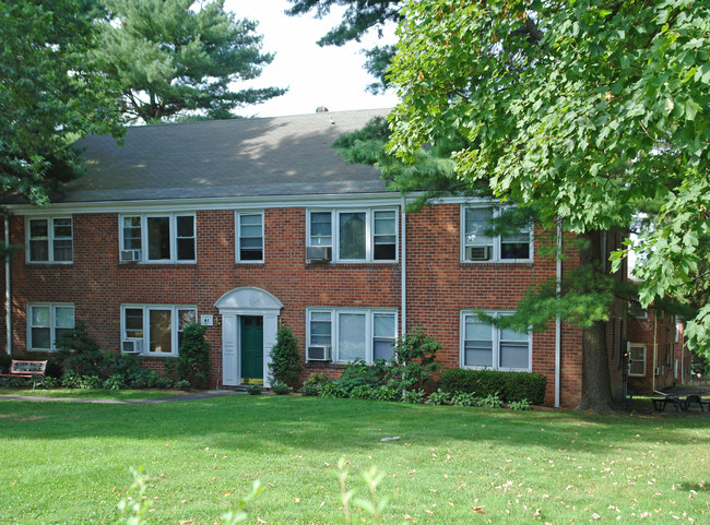 The Village Green Cooperative in White Plains, NY - Building Photo - Building Photo