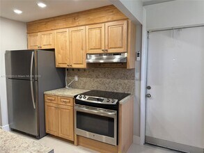 16450 Miami Dr in North Miami Beach, FL - Building Photo - Building Photo
