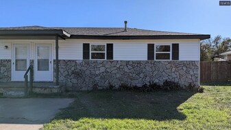 1025 E Wallace St in Shawnee, OK - Building Photo