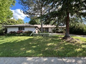 8130 Treecrest Ave in Fair Oaks, CA - Building Photo