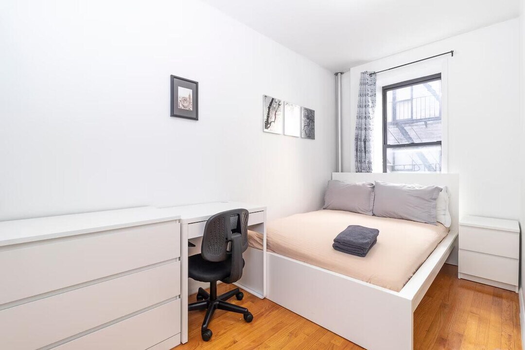 327 E 92nd St in New York, NY - Building Photo
