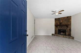 176 Timber Creek Ln SW in Marietta, GA - Foto de edificio - Building Photo