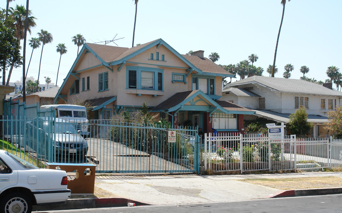 936 Elden Ave in Los Angeles, CA - Building Photo