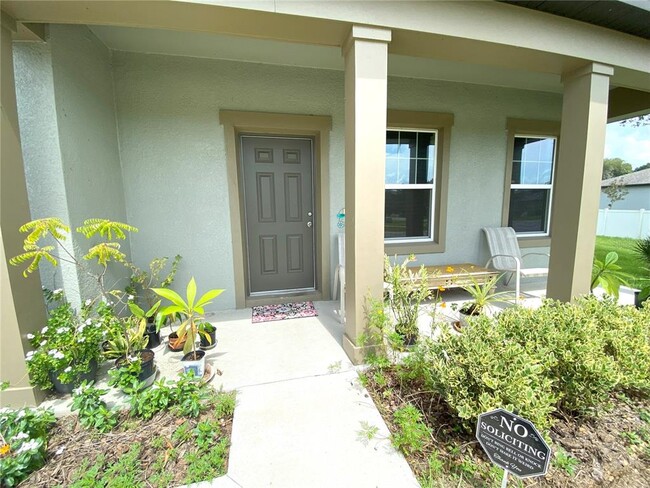 742 Garden Oaks Sq in Seffner, FL - Building Photo - Building Photo