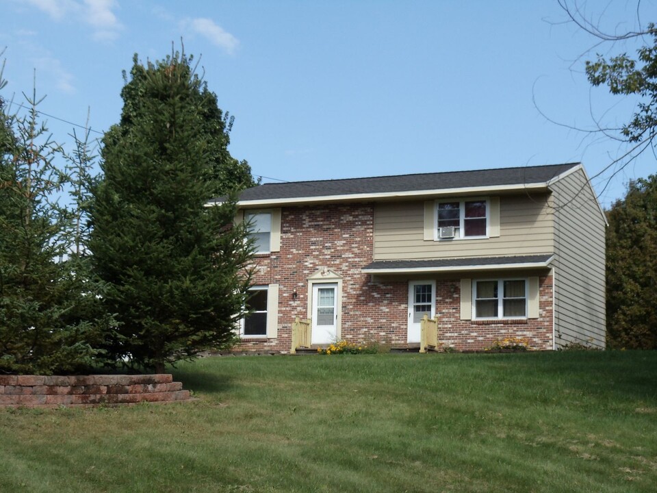 7209 Butternut Ln in Hamilton, NY - Building Photo