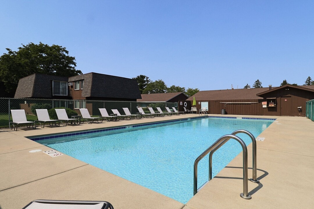 Heritage Square Apartments in Stevens Point, WI - Foto de edificio
