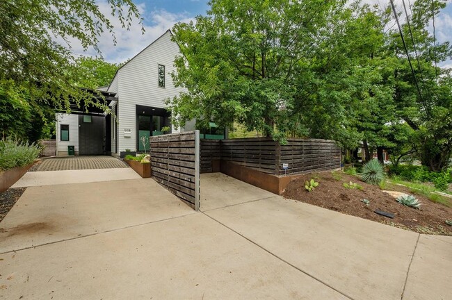 1208 Hillside Ave in Austin, TX - Building Photo - Building Photo