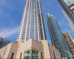 512 N McClurg Ct in Chicago, IL - Building Photo