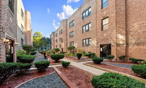 3720 N Pine Grove Ave in Chicago, IL - Building Photo