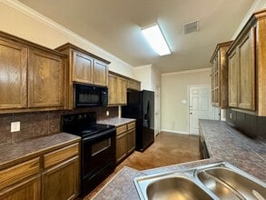 501 Chapel Trail Cir in Waco, TX - Building Photo - Building Photo