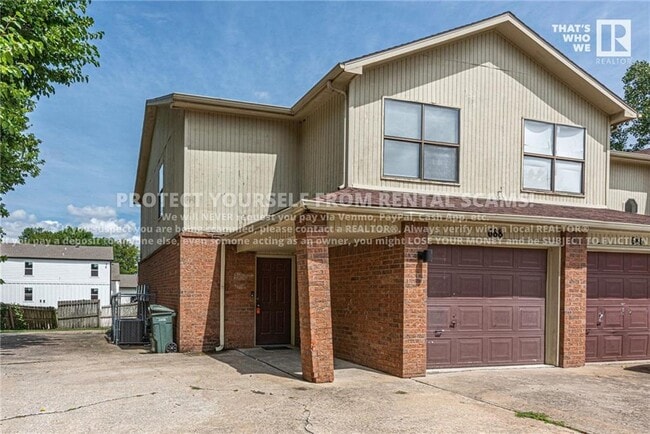 688 W Martha Dr in Fayetteville, AR - Building Photo - Building Photo