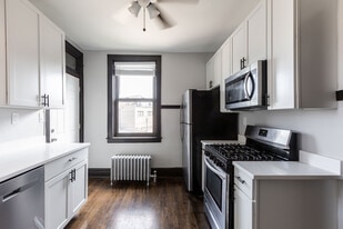 3823 N Drake Ave, Unit 2 in Chicago, IL - Building Photo