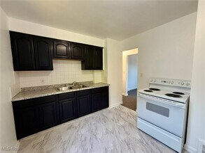 1288 Hartford Ave in Akron, OH - Building Photo - Building Photo