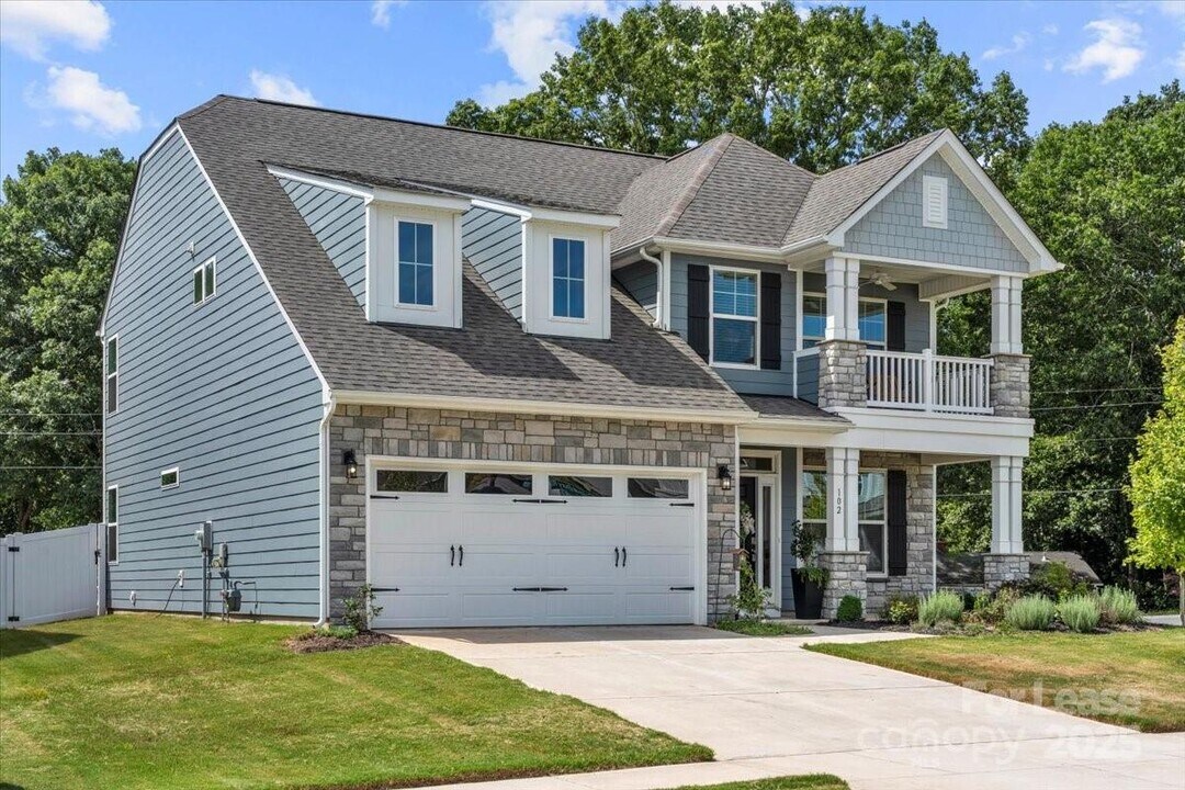 102 Cokesbury Rd in Mooresville, NC - Building Photo