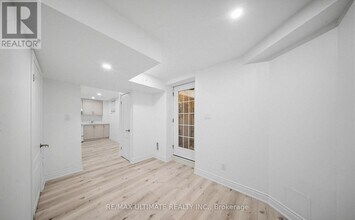 21 Sewells Ln in Brampton, ON - Building Photo - Building Photo