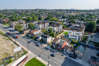 Reunion Crossing in Toronto, ON - Building Photo - Building Photo