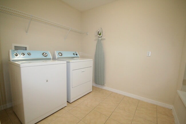 2675 Emerald Lake Ct in Kissimmee, FL - Building Photo - Building Photo