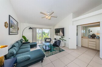 6073 Bahia Del Mar Blvd S in St. Petersburg, FL - Building Photo - Building Photo