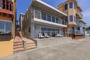 Strand 5 in Manhattan Beach, CA - Building Photo
