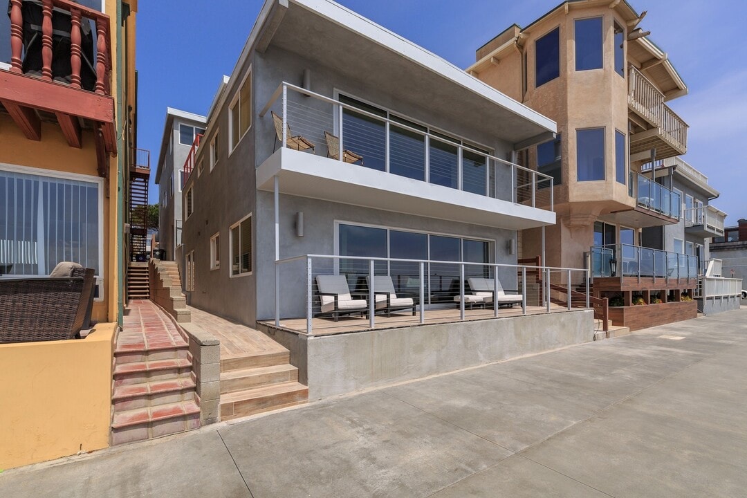 Strand 5 in Manhattan Beach, CA - Foto de edificio