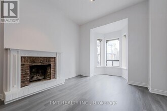 204-204 Gerrard St E in Toronto, ON - Building Photo - Building Photo