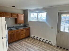 929 E Clay St, Unit 929A in Whitewater, WI - Foto de edificio - Building Photo